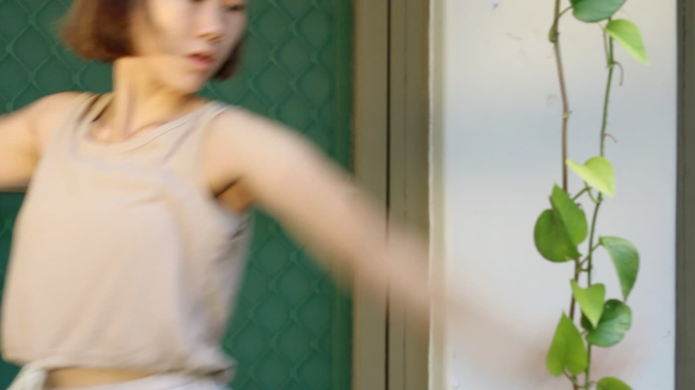 壓力很大 — school-ground dance frame